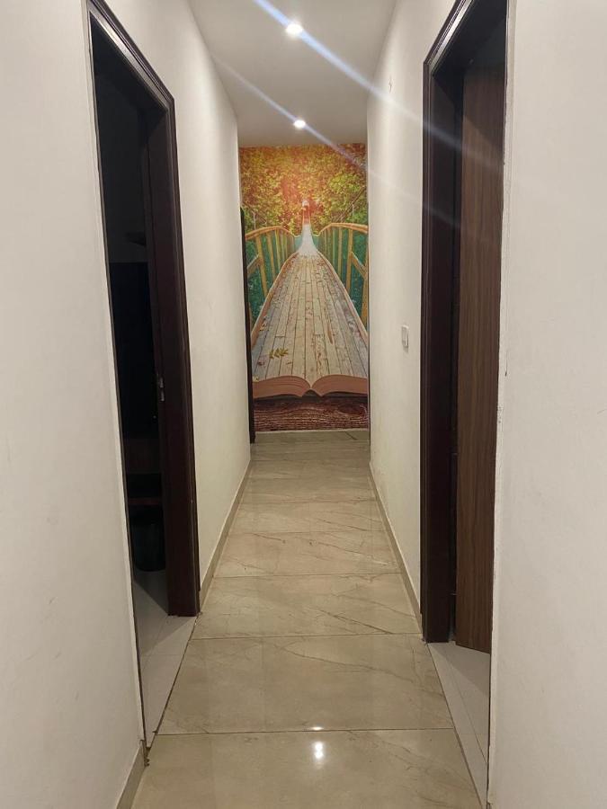 Hotel Hollywood - Family Hotel Zirakpur エクステリア 写真
