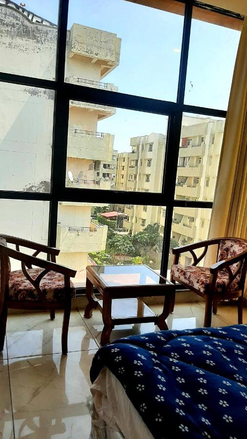 Hotel Hollywood - Family Hotel Zirakpur エクステリア 写真