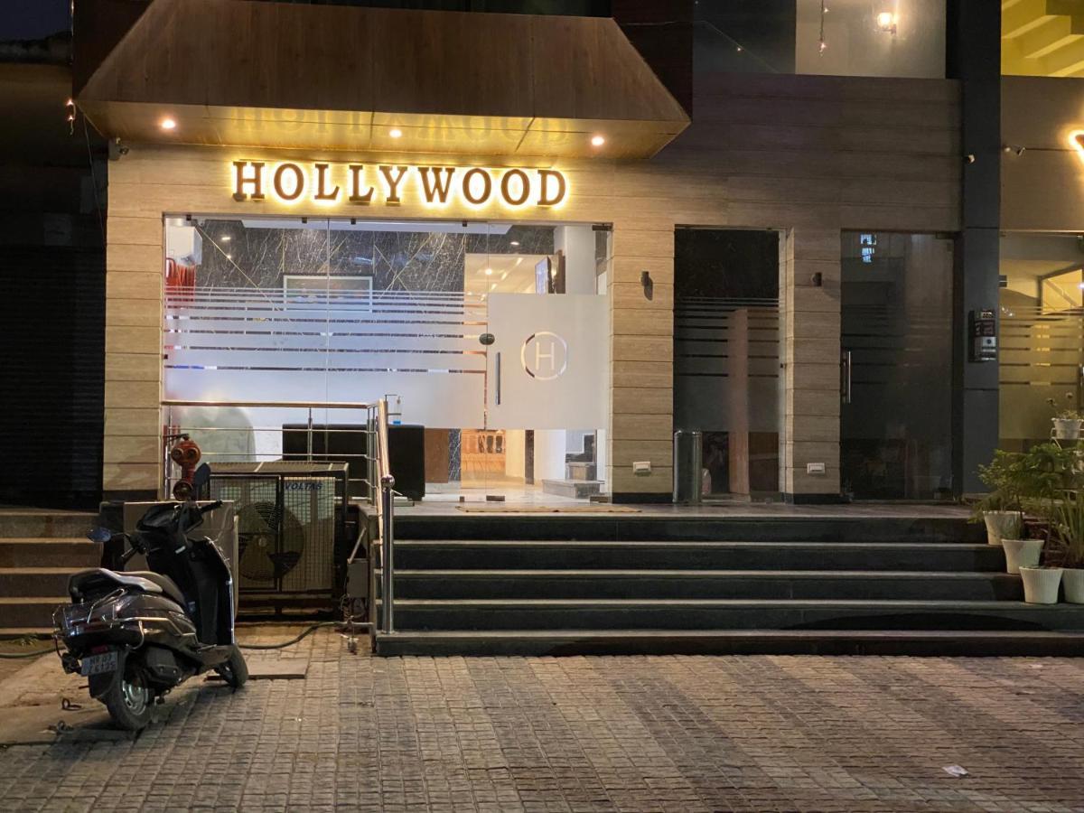Hotel Hollywood - Family Hotel Zirakpur エクステリア 写真