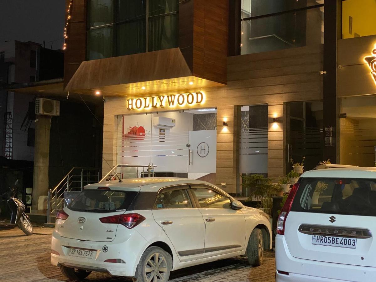 Hotel Hollywood - Family Hotel Zirakpur エクステリア 写真